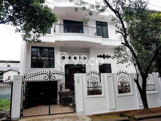 Rumah Mewah LB 290m2 Siap Huni Desain Elegan di Puri Indah, Jakarta Barat Rumah Mewah LB 290m2 Siap Huni Desain Elegan di Puri Indah, Jakarta Barat