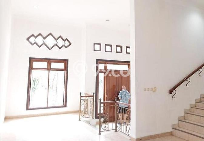 Rumah Mewah LB 290m2 Siap Huni Desain Elegan di Puri Indah, Jakarta Barat Rumah Mewah LB 290m2 Siap Huni Desain Elegan di Puri Indah, Jakarta Barat