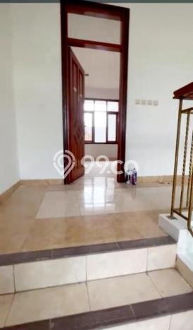 Rumah Mewah LB 290m2 Siap Huni Desain Elegan di Puri Indah, Jakarta Barat Rumah Mewah LB 290m2 Siap Huni Desain Elegan di Puri Indah, Jakarta Barat