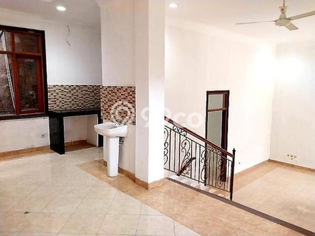 Rumah Mewah LB 290m2 Siap Huni Desain Elegan di Puri Indah, Jakarta Barat Rumah Mewah LB 290m2 Siap Huni Desain Elegan di Puri Indah, Jakarta Barat