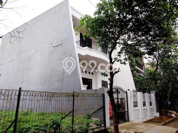 Rumah Mewah LB 290m2 Siap Huni Desain Elegan di Puri Indah, Jakarta Barat Rumah Mewah LB 290m2 Siap Huni Desain Elegan di Puri Indah, Jakarta Barat