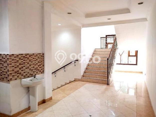 Rumah Mewah LB 290m2 Siap Huni Desain Elegan di Puri Indah, Jakarta Barat Rumah Mewah LB 290m2 Siap Huni Desain Elegan di Puri Indah, Jakarta Barat
