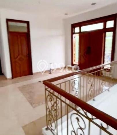 Rumah Mewah LB 290m2 Siap Huni Desain Elegan di Puri Indah, Jakarta Barat Rumah Mewah LB 290m2 Siap Huni Desain Elegan di Puri Indah, Jakarta Barat