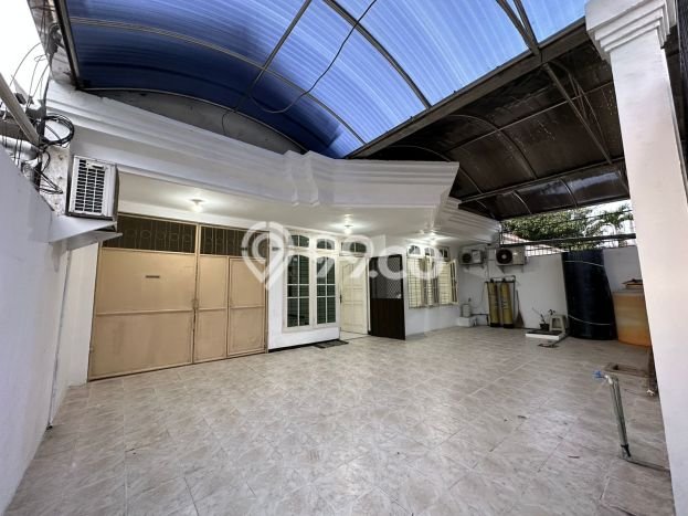 Rumah Eksklusif Dijual LT 220m2 di Tandes, Surabaya Rumah Eksklusif Dijual LT 220m2 di Tandes, Surabaya