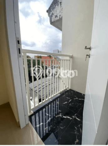 Rumah kawasan Rungkut, Surabaya, LT 100m² LB 145m² Rumah kawasan Rungkut, Surabaya, LT 100m² LB 145m²