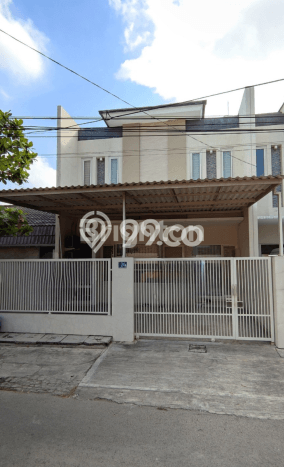 Rumah Area Strategis di , Surabaya, LT 175m2m² LB 180m2m² Rumah Area Strategis di , Surabaya, LT 175m2m² LB 180m2m²