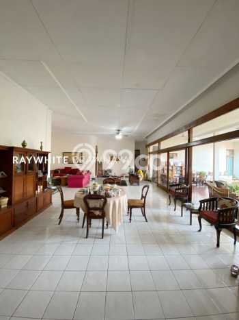 Jual Rumah Luas Megah Dengan View Eksklusif di Kemang, Jakarta Selatan Jual Rumah Luas Megah Dengan View Eksklusif di Kemang, Jakarta Selatan