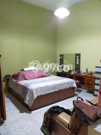 Siap Huni Rumah Mewah 6 Kamar di Genteng Dekat ke Mana Saja Siap Huni Rumah Mewah 6 Kamar di Genteng Dekat ke Mana Saja