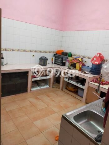 Siap Huni Rumah Mewah 6 Kamar di Genteng Dekat ke Mana Saja Siap Huni Rumah Mewah 6 Kamar di Genteng Dekat ke Mana Saja
