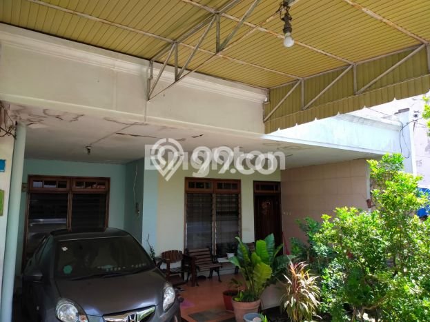 Siap Huni Rumah Mewah 6 Kamar di Genteng Dekat ke Mana Saja Siap Huni Rumah Mewah 6 Kamar di Genteng Dekat ke Mana Saja