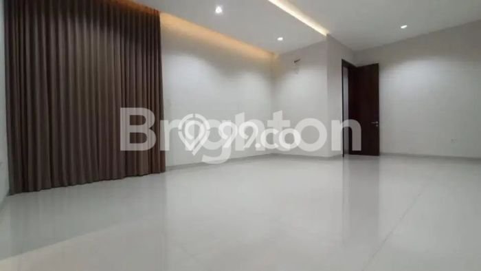 Rumah Mewah LB 301m2 Siap Pakai Desain Elegan di Citraland, Surabaya Rumah Mewah LB 301m2 Siap Pakai Desain Elegan di Citraland, Surabaya