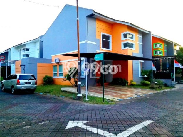 Rumah Strategis Modern Lb 165m2 di Tembalang, Semarang Rumah Strategis Modern Lb 165m2 di Tembalang, Semarang