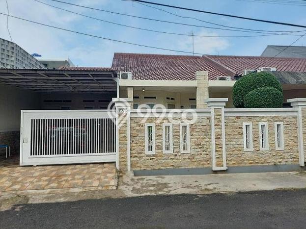 Rumah Mewah Siap Huni LT 220m2 di Ciputat, Tangerang Selatan Rumah Mewah Siap Huni LT 220m2 di Ciputat, Tangerang Selatan