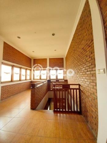 Dijual Rumah Luas Elegan Dengan View Eksklusif di Bintaro, Tangerang Selatan Dijual Rumah Luas Elegan Dengan View Eksklusif di Bintaro, Tangerang Selatan