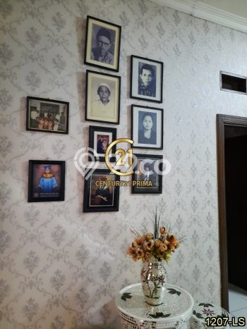 Hunian Elit LB 200m2 Siap Huni Desain Elegan di Bintaro, Tangerang Selatan Hunian Elit LB 200m2 Siap Huni Desain Elegan di Bintaro, Tangerang Selatan