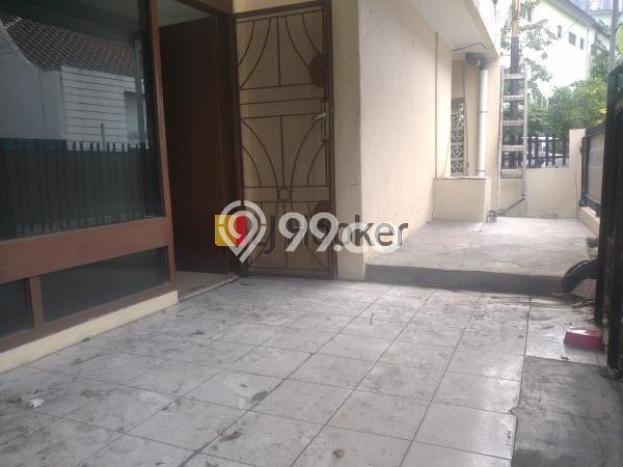 LOKASI STRATEGIS! Rumah di Tomang, Dekat Stasiun, 3 KT, LT 135m² LB 110m² LOKASI STRATEGIS! Rumah di Tomang, Dekat Stasiun, 3 KT, LT 135m² LB 110m²