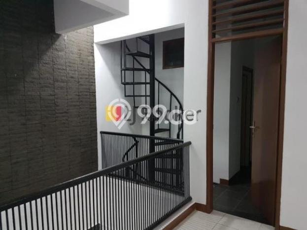 Rumah di Tomang, Lingkungan Asri, 4 KM Rumah di Tomang, Lingkungan Asri, 4 KM