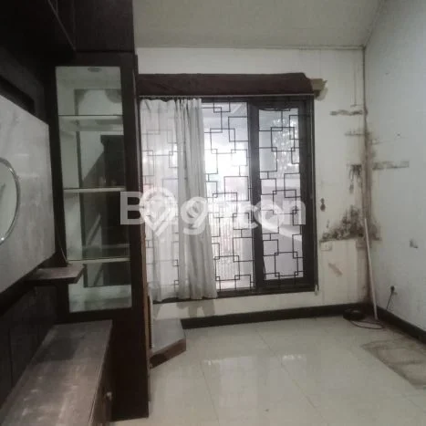 LOKASI PREMIUM! Rumah area , 5 KT, Area Tenang, Luas 147m2m² Bangunan 200m2m² LOKASI PREMIUM! Rumah area , 5 KT, Area Tenang, Luas 147m2m² Bangunan 200m2m²