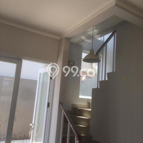 Rumah Modern Cantik 2 KT Bisa Langsung Pindah di Serpong Rumah Modern Cantik 2 KT Bisa Langsung Pindah di Serpong