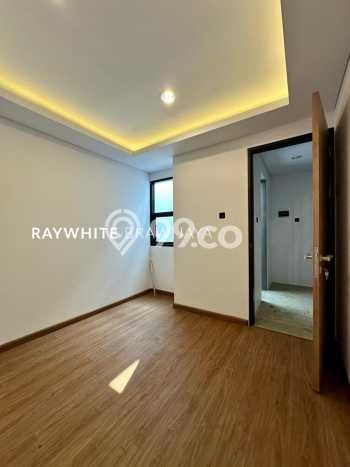 For Sale! Luxury House LT 52m2 Desain Modern di Kemang For Sale! Luxury House LT 52m2 Desain Modern di Kemang