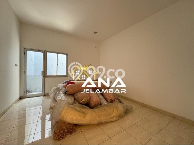 Disewakan! Rumah 4 Kamar Tidur &
5 Kamar Mandi di Jelambar, Jakarta Barat Disewakan! Rumah 4 Kamar Tidur &
5 Kamar Mandi di Jelambar, Jakarta Barat