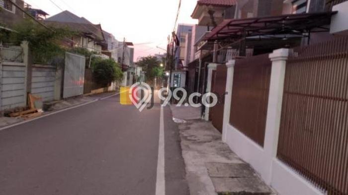 Rumah di Tomang, Dekat Sekolah, LT 258m² Rumah di Tomang, Dekat Sekolah, LT 258m²