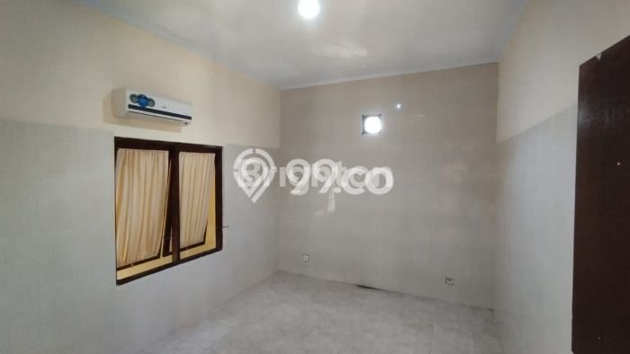 Disewakan! Rumah 3 Kamar Tidur &
2 Kamar Mandi di Kesiman, Denpasar Disewakan! Rumah 3 Kamar Tidur &
2 Kamar Mandi di Kesiman, Denpasar