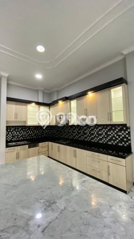 PROPERTI PILIHAN! Rumah Nyaman di Citraland, LT 210m2m² LB 300m2m² PROPERTI PILIHAN! Rumah Nyaman di Citraland, LT 210m2m² LB 300m2m²