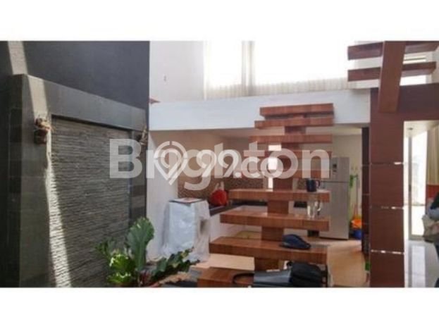 Hunian Mewah Siap Huni LT 273m2 di Tenggilis Mejoyo, Surabaya Hunian Mewah Siap Huni LT 273m2 di Tenggilis Mejoyo, Surabaya