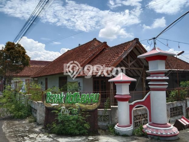 BEST DEAL! Rumah di Klaten Tengah, 3 KT, Dekat Pusat Kota, LT 305m² LB 150m² BEST DEAL! Rumah di Klaten Tengah, 3 KT, Dekat Pusat Kota, LT 305m² LB 150m²