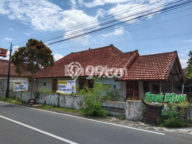 BEST DEAL! Rumah di Klaten Tengah, 3 KT, Dekat Pusat Kota, LT 305m² LB 150m² BEST DEAL! Rumah di Klaten Tengah, 3 KT, Dekat Pusat Kota, LT 305m² LB 150m²