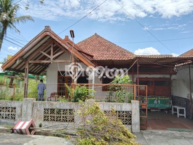 BEST DEAL! Rumah di Klaten Tengah, 3 KT, Dekat Pusat Kota, LT 305m² LB 150m² BEST DEAL! Rumah di Klaten Tengah, 3 KT, Dekat Pusat Kota, LT 305m² LB 150m²