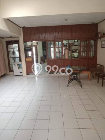 Ready to Use! Luxury House LT 259m2 Desain Elegan di Pulomas Ready to Use! Luxury House LT 259m2 Desain Elegan di Pulomas