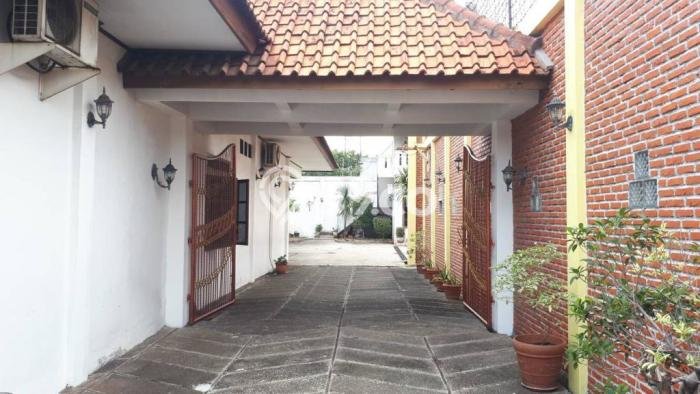 Hunian Eksklusif Siap Huni LT 702m2 di Pancoran, Jakarta Selatan Hunian Eksklusif Siap Huni LT 702m2 di Pancoran, Jakarta Selatan