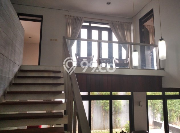 Rumah Elit Modern Tanpa Renovasi di Pasteur Bandung Rumah Elit Modern Tanpa Renovasi di Pasteur Bandung