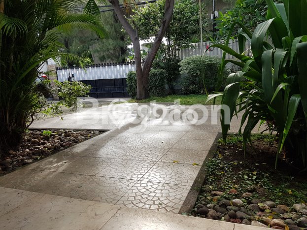 Rumah Mewah LB 400m2 Siap Huni Desain Elegan di Rawamangun, Jakarta Timur Rumah Mewah LB 400m2 Siap Huni Desain Elegan di Rawamangun, Jakarta Timur