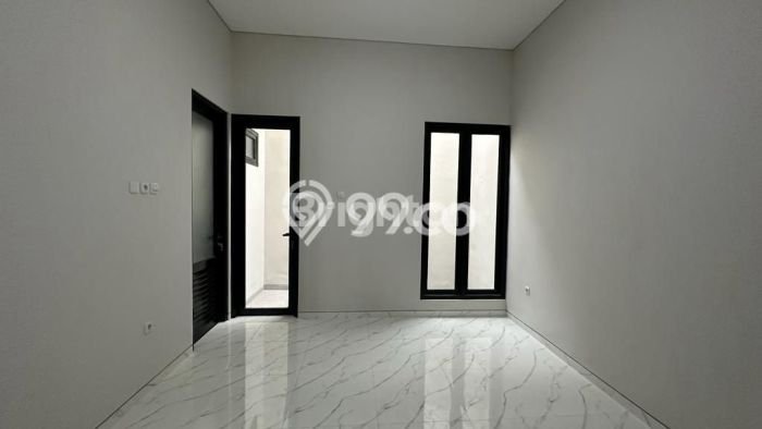 Rumah Luas Asri 3 KT Siap Pakai di Kutisari Surabaya Rumah Luas Asri 3 KT Siap Pakai di Kutisari Surabaya