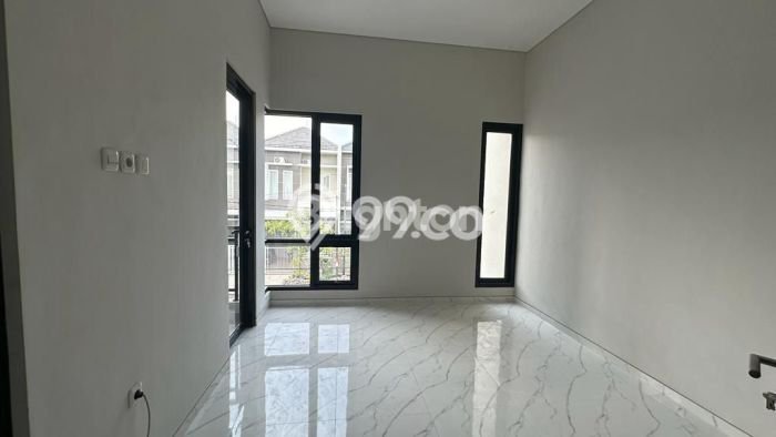 Rumah Luas Asri 3 KT Siap Pakai di Kutisari Surabaya Rumah Luas Asri 3 KT Siap Pakai di Kutisari Surabaya