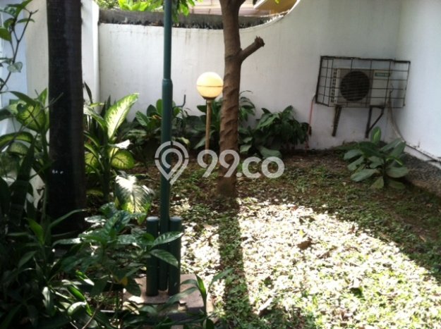 Rumah Asri LB 225m² Lokasi Tenang di Cipete, Jakarta Selatan Rumah Asri LB 225m² Lokasi Tenang di Cipete, Jakarta Selatan