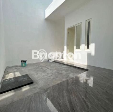 SEGERA MILIKI! Rumah di Manyar, Surabaya, LT 140m² Bangunan 200m² SEGERA MILIKI! Rumah di Manyar, Surabaya, LT 140m² Bangunan 200m²