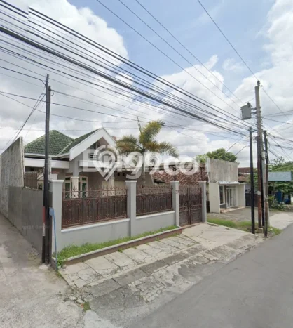 HOT DEAL! Rumah di Ngaglik, 3 KT, Area Asri, Luas 415m2m² LB 240m2m² HOT DEAL! Rumah di Ngaglik, 3 KT, Area Asri, Luas 415m2m² LB 240m2m²