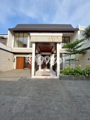 Rumah Mewah LB 550m2 Siap Pakai Desain Elegan di Kemang, Jakarta Selatan Rumah Mewah LB 550m2 Siap Pakai Desain Elegan di Kemang, Jakarta Selatan