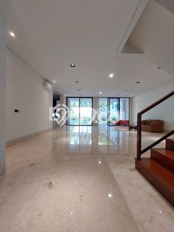 Rumah Mewah LB 550m2 Siap Pakai Desain Elegan di Kemang, Jakarta Selatan Rumah Mewah LB 550m2 Siap Pakai Desain Elegan di Kemang, Jakarta Selatan