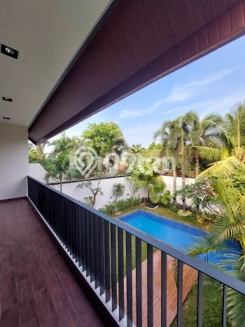 Rumah Mewah LB 550m2 Siap Pakai Desain Elegan di Kemang, Jakarta Selatan Rumah Mewah LB 550m2 Siap Pakai Desain Elegan di Kemang, Jakarta Selatan