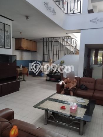 Dijual Rumah 6 Kamar Lokasi Ideal Nyaman dan Strategis di Kaliwates Dijual Rumah 6 Kamar Lokasi Ideal Nyaman dan Strategis di Kaliwates