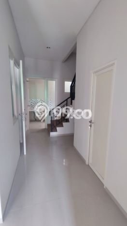 Rumah Siap Huni 8 KT 8 KM di Rungkut, Surabaya Rumah Siap Huni 8 KT 8 KM di Rungkut, Surabaya