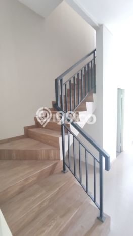 Rumah Siap Huni 8 KT 8 KM di Rungkut, Surabaya Rumah Siap Huni 8 KT 8 KM di Rungkut, Surabaya