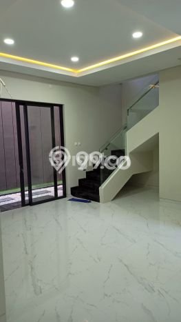 Rumah Elit LB 200m2 Siap Pakai Desain Elegan di Citraland, Surabaya Rumah Elit LB 200m2 Siap Pakai Desain Elegan di Citraland, Surabaya