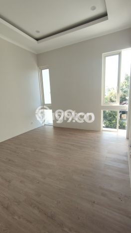 Rumah di Rungkut, Luas 99m2m², Bangunan 160m2m² Rumah di Rungkut, Luas 99m2m², Bangunan 160m2m²