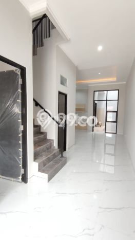 Rumah EXCLUSIVE area Jemursari, Surabaya, Luas 98m² Bangunan 150m² KESEMPATAN TERBATAS! Rumah EXCLUSIVE area Jemursari, Surabaya, Luas 98m² Bangunan 150m² KESEMPATAN TERBATAS!